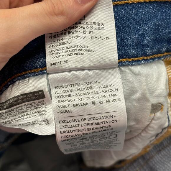 Levis Shorts‎ Premium 501 Blue Womens 31 Button Fly Distressed Denim Jean Jorts - Picture 5 of 12